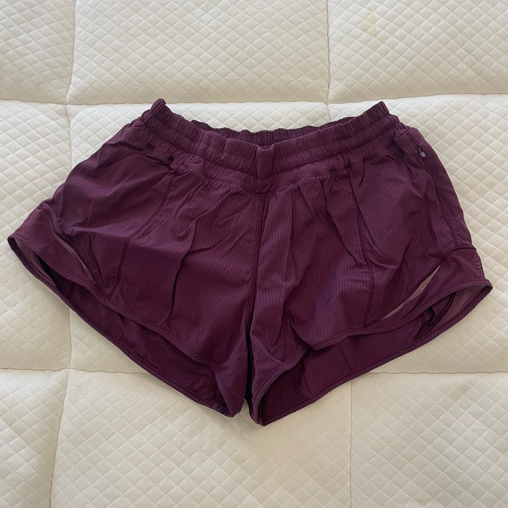 Lululemon Athletica Hottie Hots Low Rise 2.5 Inch Inseam Size 8